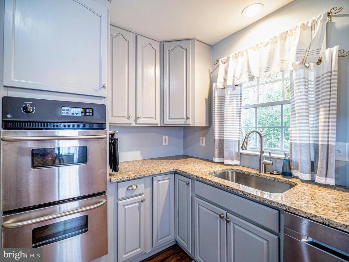 23256 Oak Dr, California, MD 20619 House Rental in California, MD