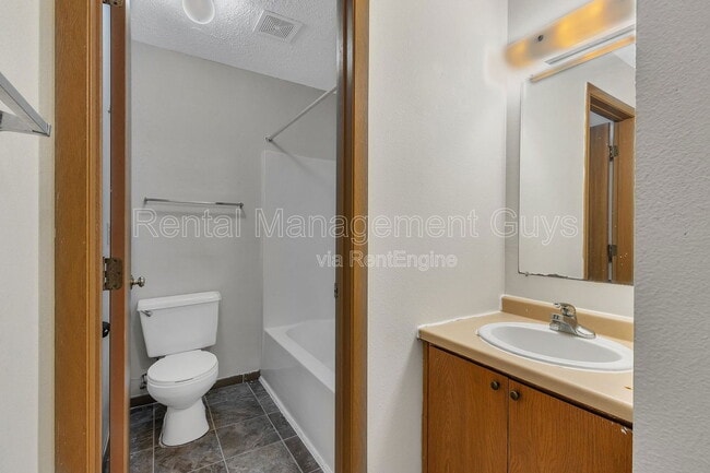 Foto del edificio - 131 Cedar Ct E