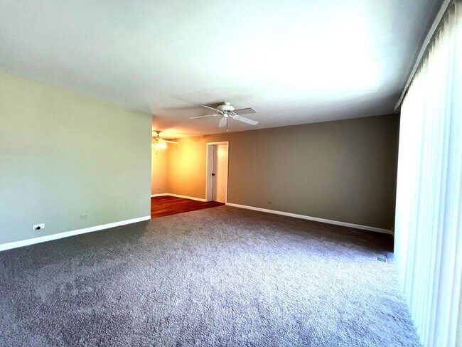 Building Photo - 1405 Tonset Ln