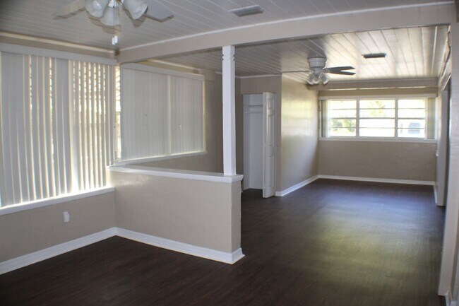 Foto del edificio - 3 bed 2 bath house