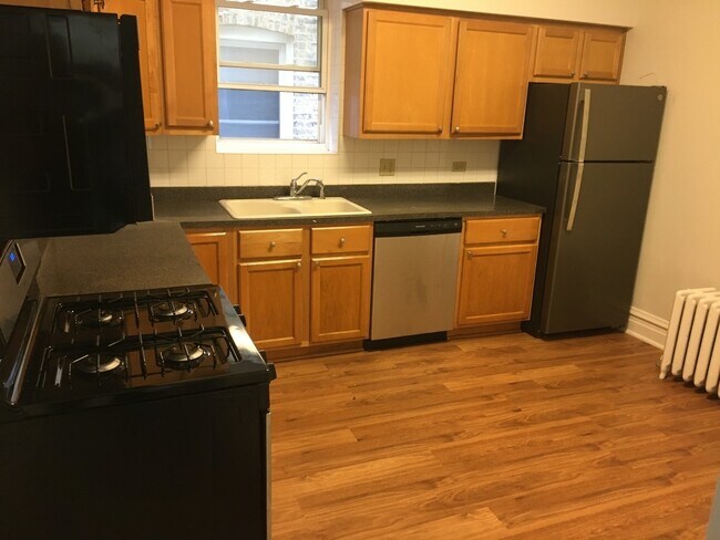 Building Photo - 2318 N Avers Ave