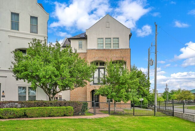 Foto del edificio - 9644 Knight Rd