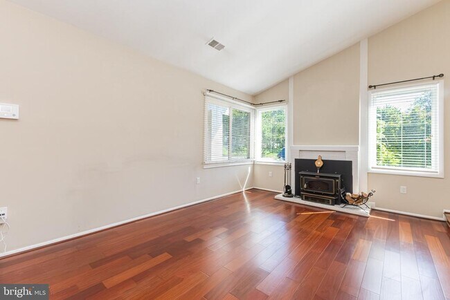 Building Photo - 246 Avondale Dr