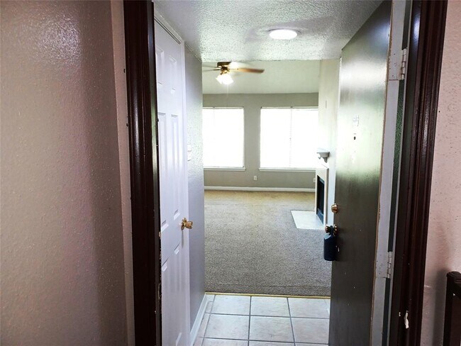 Building Photo - 12100 Overbrook Ln