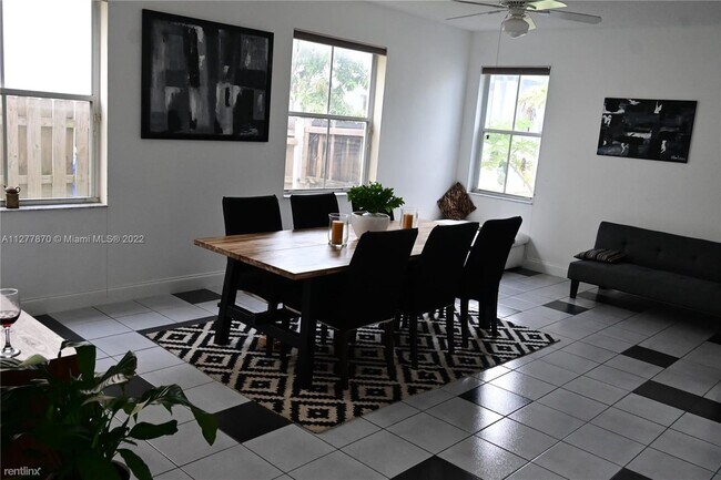 Foto del edificio - 4 br, 2.5 bath House - 10261 NW 3rd St
