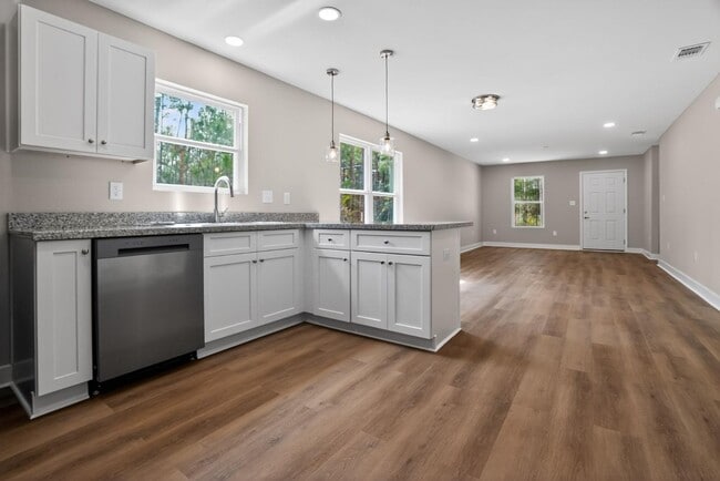 Building Photo - 6919 Smith St