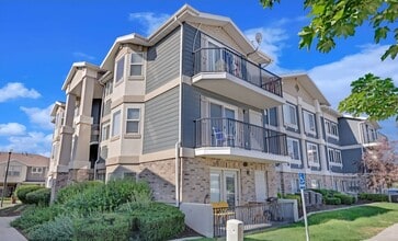 Building Photo - 56 E Resaca Dr