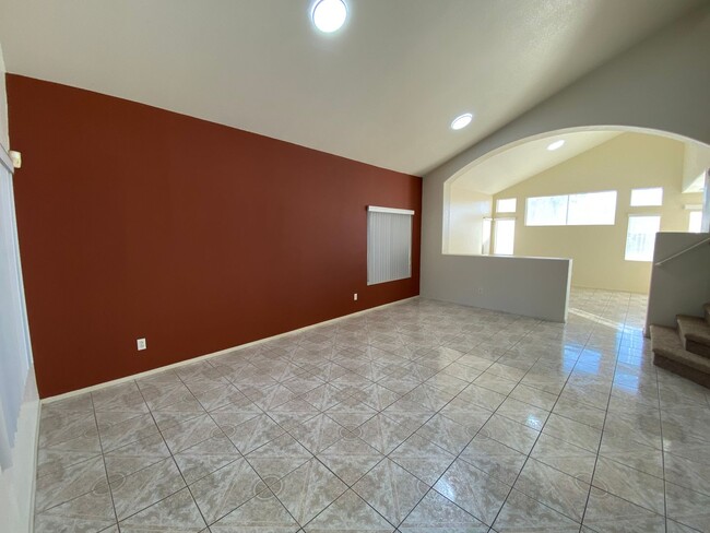 Foto del edificio - 3 bed, 2.5 bath home. 89031