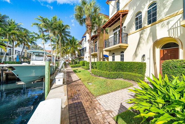 Building Photo - 824 Virginia Gardens Dr