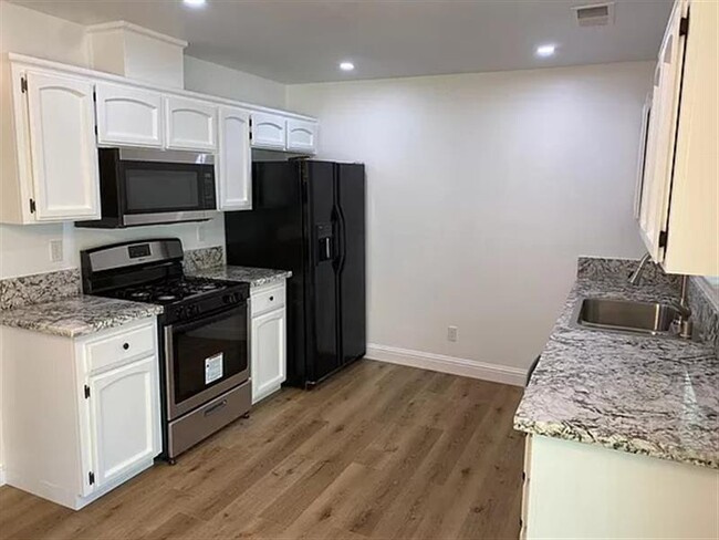 Foto del edificio - For Rent