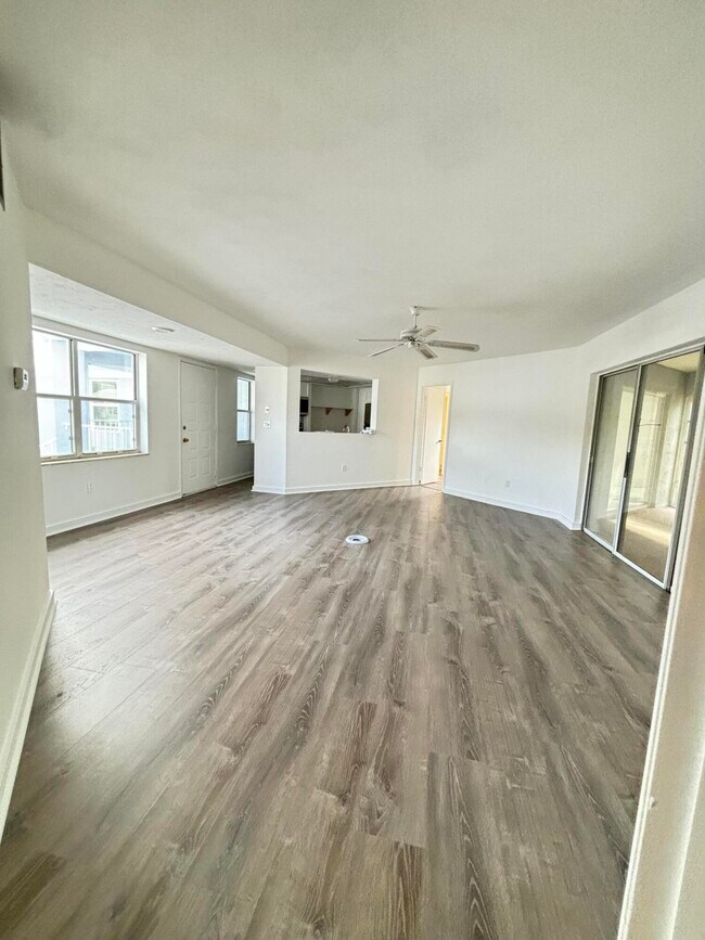 Building Photo - 3260 SE Aster Ln