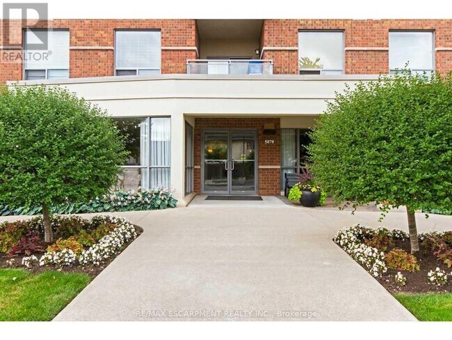 Building Photo - 5070 Fairview St