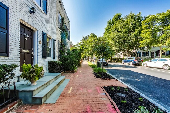 Building Photo - 1725 34th St NW