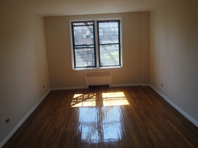 Building Photo - 525 W 235th St