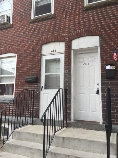 Building Photo - 241 Grand St