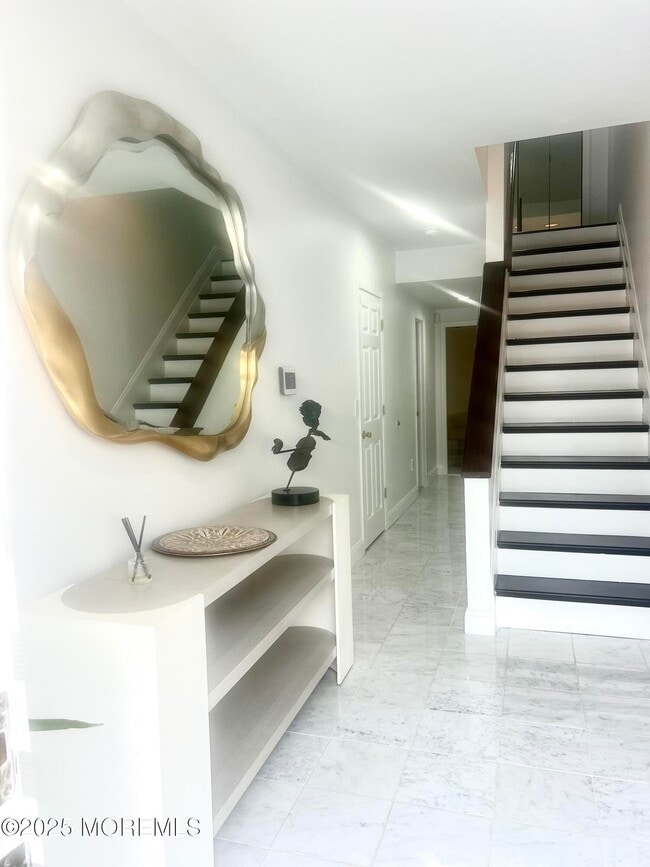 Building Photo - 5 Sea Breeze Ct