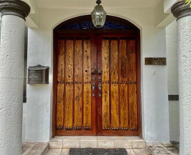 Foto del edificio - 1221 Bird Rd
