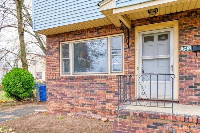 Foto del edificio - 345 Lincoln Blvd