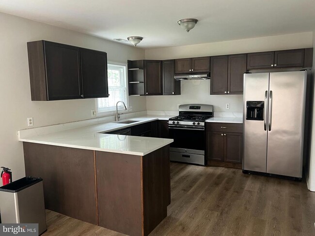 Building Photo - 110 Stoneham Dr