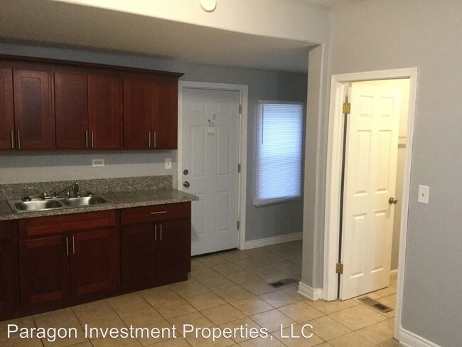 Building Photo - 4 br, 1.5 bath House - 39 E. 102nd Pl
