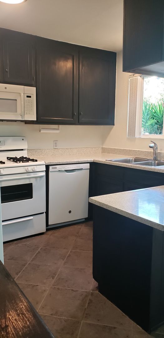 Foto del edificio - Duplex Townhome with Huge yard on Cul de S...