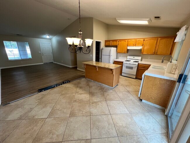Building Photo - 1161 Morgan Dr