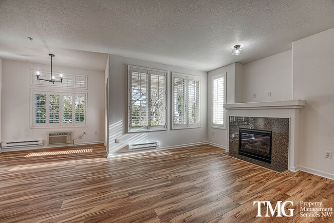 Building Photo - Cute Condo w/ 2 Beds 2 Baths and Patio in Beaverton!