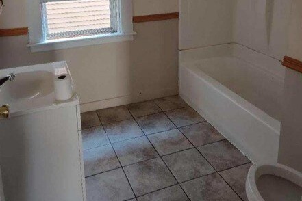 Baño - 1569 Seymour Ave
