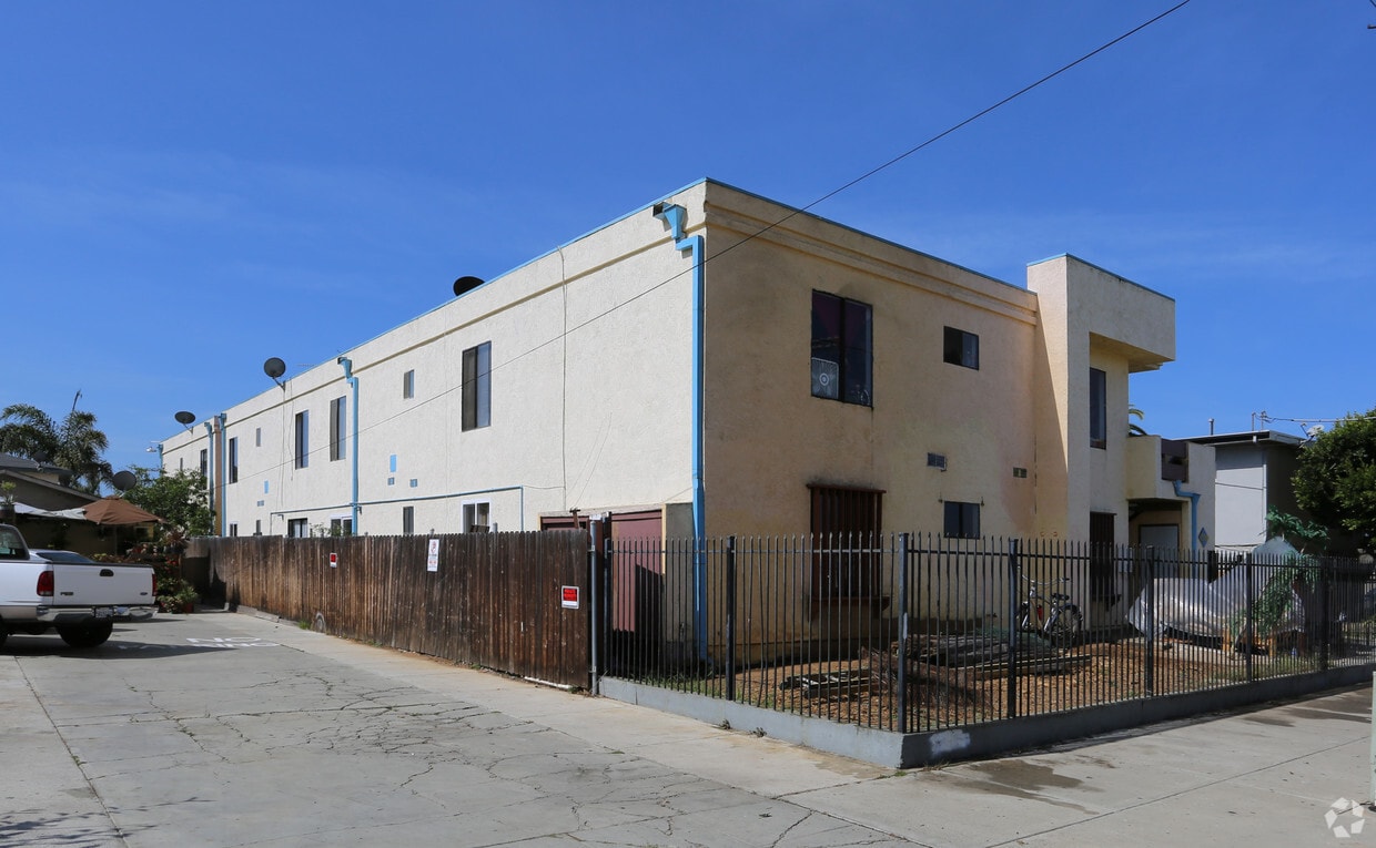Building Photo - 1239 Center Ave
