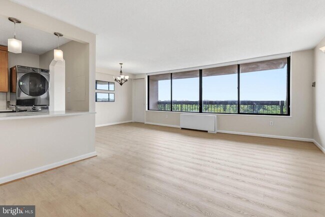 Building Photo - 3705 S George Mason Dr