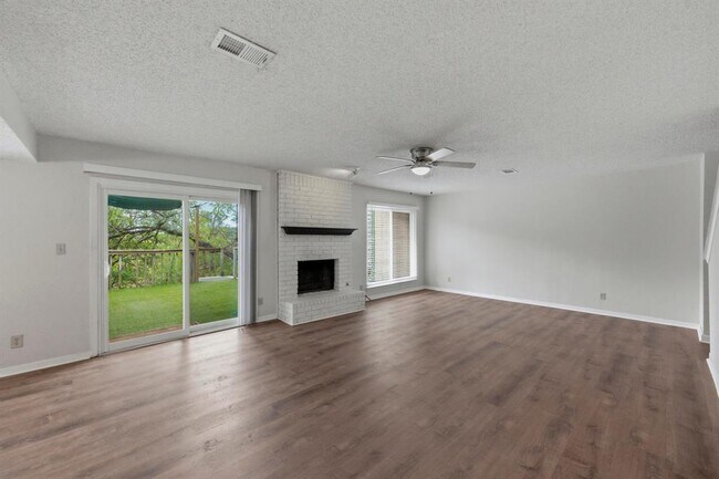 Foto del edificio - 1928 Holly Hill Dr