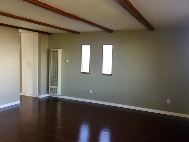 Building Photo - 4810 Paradise Dr