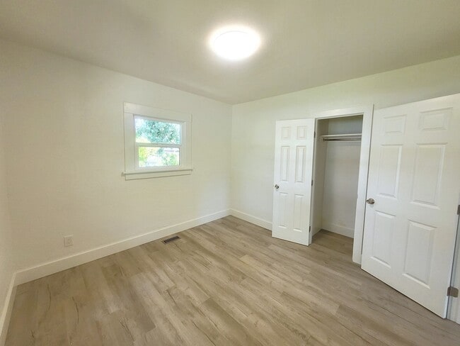 Building Photo - Remodeled 3 Bedroom Plus Office with Large...