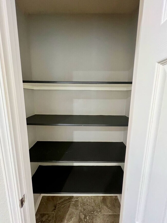 Foto del edificio - Well-maintained 3-bedroom, 2-bath single-story home built in 2016.