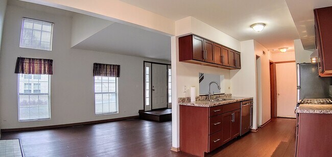 Foto del edificio - 300 Teak Ln