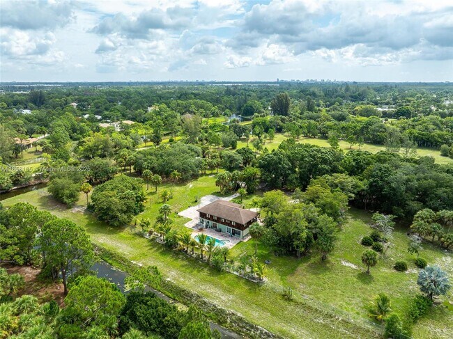 Foto del edificio - 576 Marshall Rd