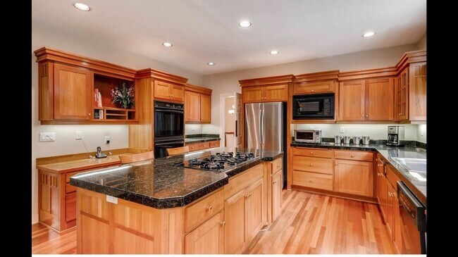 Building Photo - *$1000 off first full month!* Beautiful Sp...