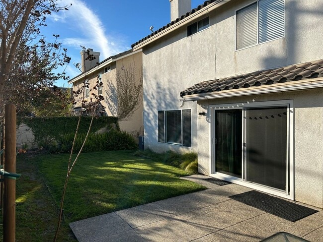 Building Photo - Nicely Upgraded 4 Bed 3 Bath Home in Gated Community in Anaheim