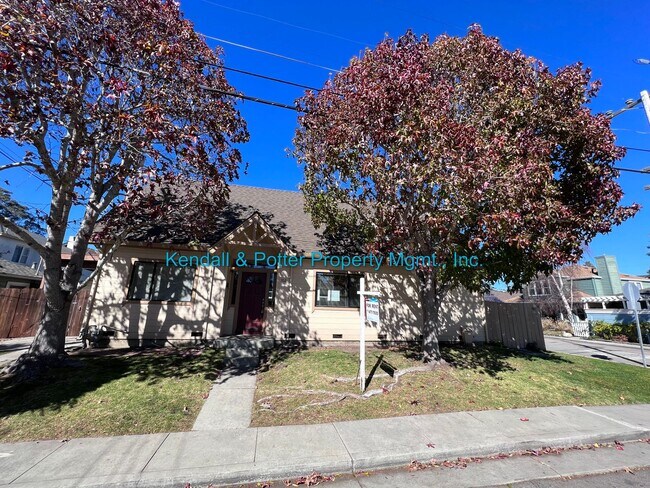 Building Photo - Fabulous Capitola 3 Bedroom/2 Bathroom Hom...