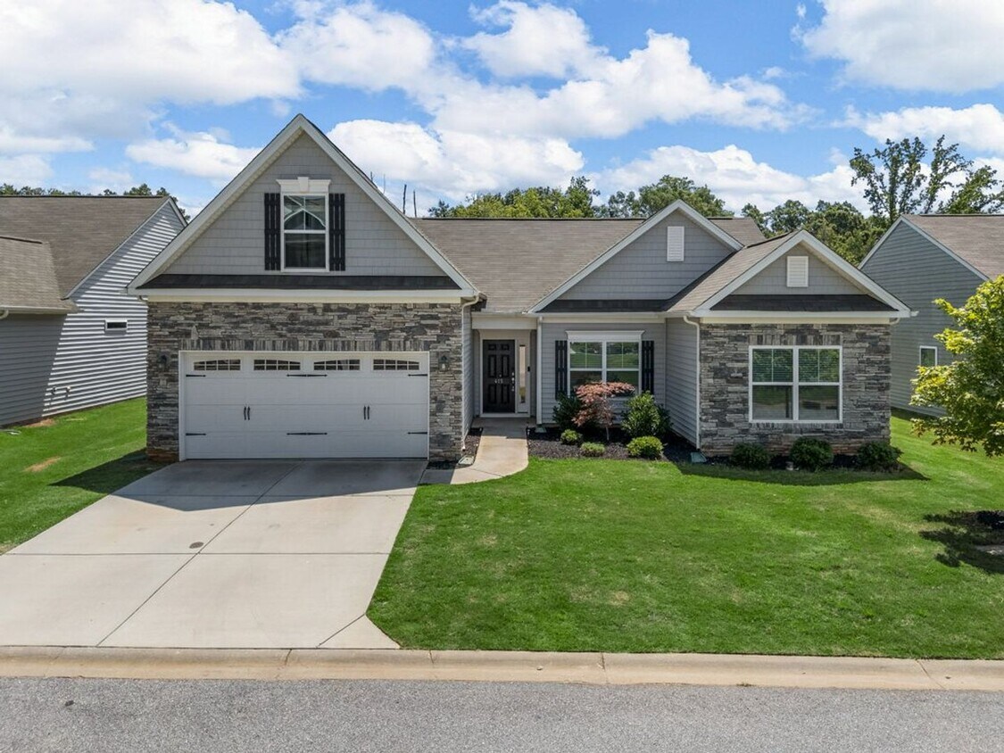 Foto principal - Stylish 3BR/2BA Home with Bonus Room in Gr...