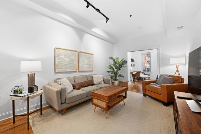 Foto del edificio - 1319 Washington St