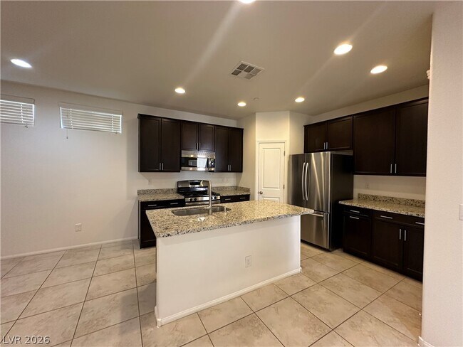 Foto del edificio - 7563 Whitman Colonial St