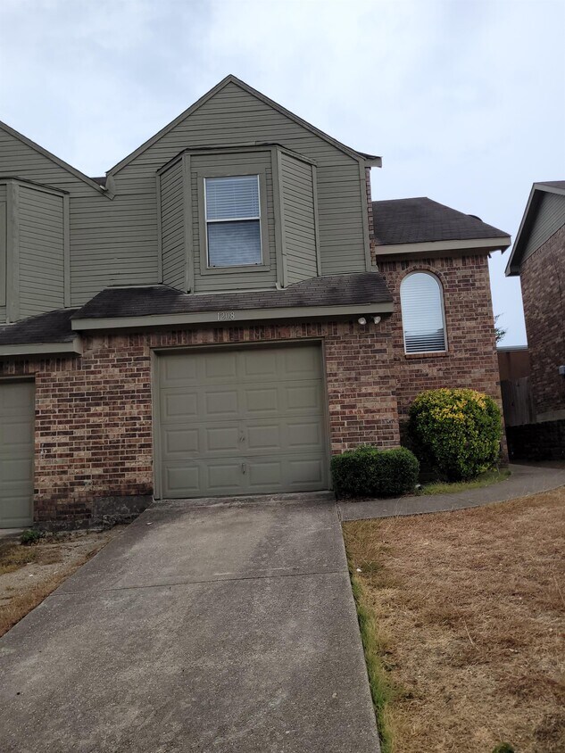 1208 St Moritz Ct, DeSoto, TX 75115 Townhome Rentals in DeSoto TX