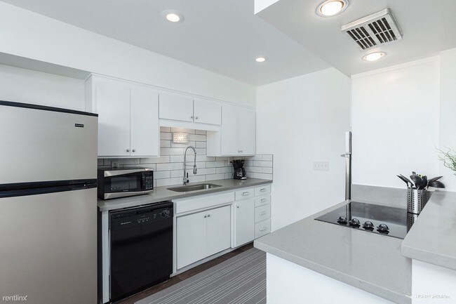 Building Photo - 6906 E 4th St