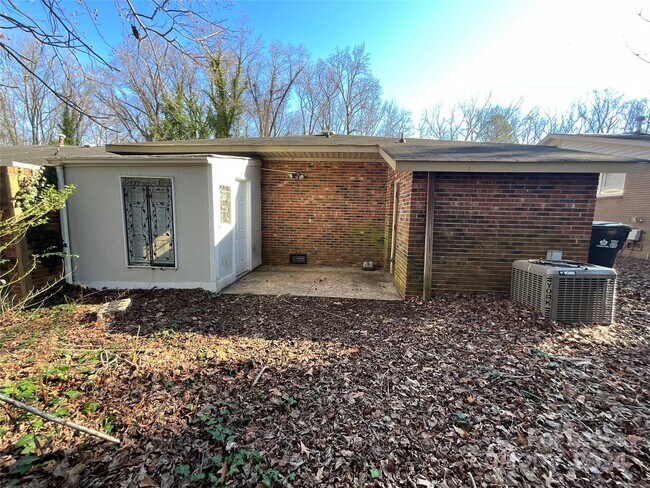 Foto del edificio - 4608 Highlake Dr
