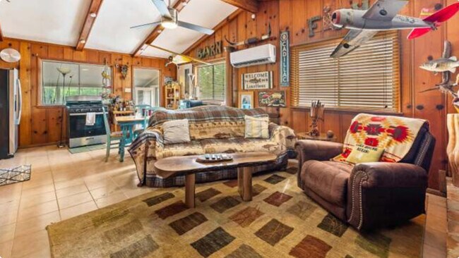 Foto del edificio - 138 Ridge Rd