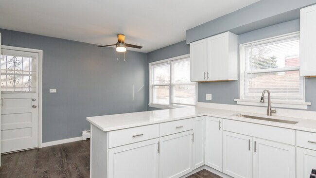 Building Photo - 1329 N Latrobe Ave