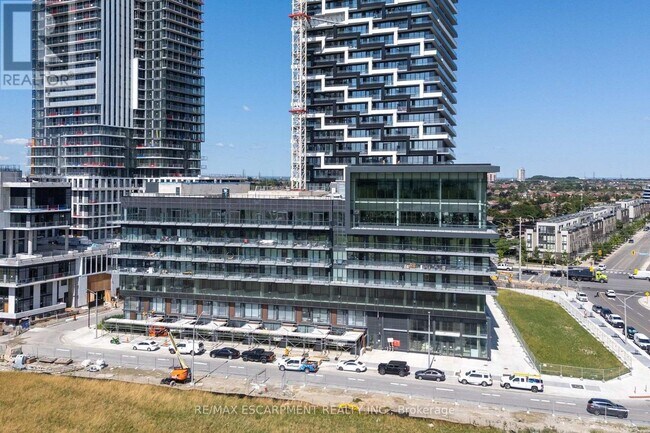 Photo du bâtiment - 448 Burnhamthorpe Rd W