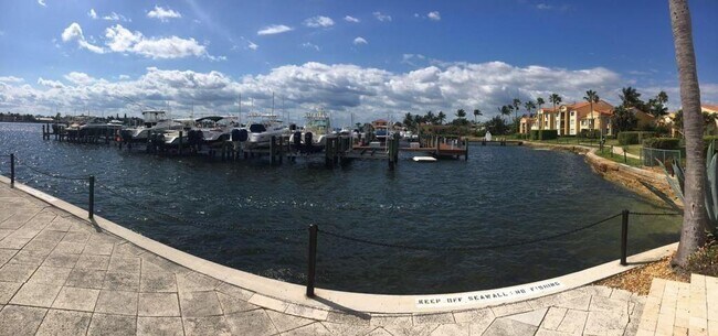 Foto del edificio - 110 Yacht Club Way