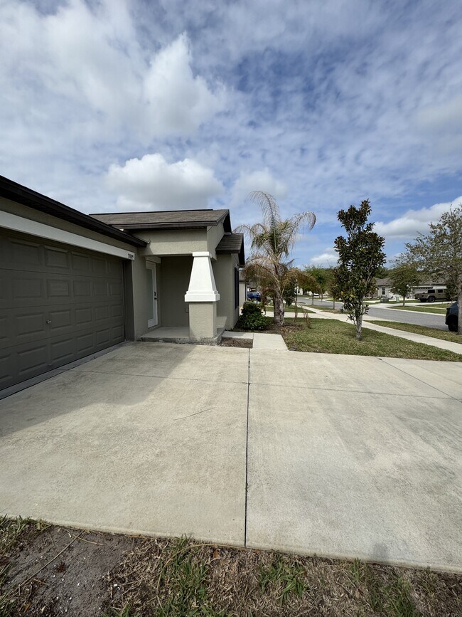 Foto del edificio - 13009 Majestic Garden Ln
